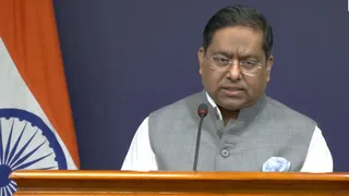 अरब सागर में नौसैनिक जहाजों की टक्कर पर भारत ने पाकिस्तान के दावे ठुकराए, INS कोलकाता पूरी तरह सुरक्षित