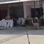 करोड़ों की लागत से बनी कृषि मंडी पड़ी बंद, सड़क न होने से किसानों की बढ़ी मुश्किलें