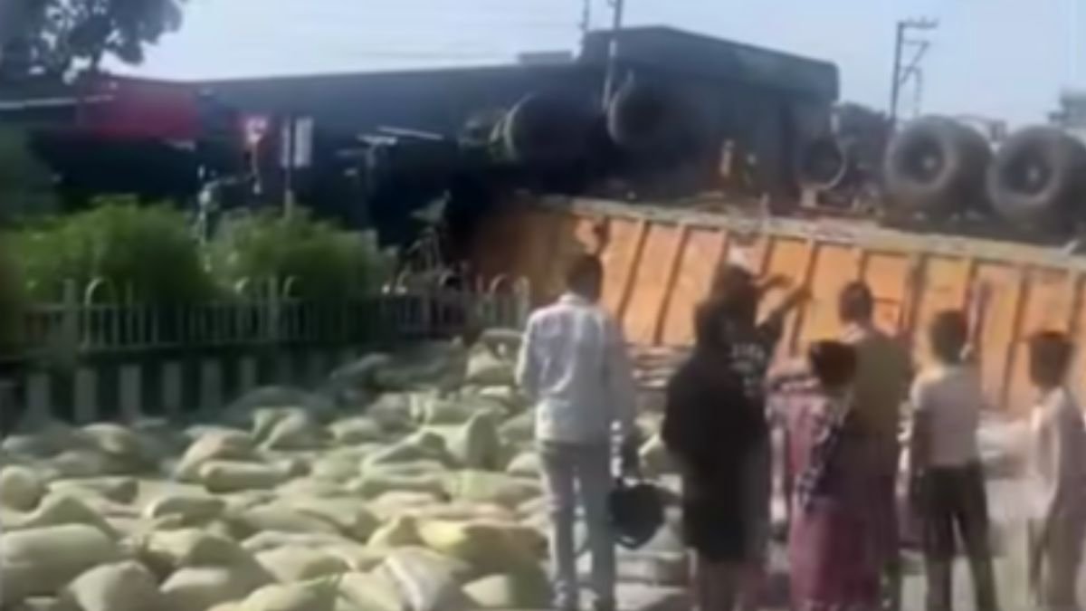 देहरादून के मोहब्बेवाला में पलटा सीमेंट से भरा ट्रक, एक की मौत और दो घायल