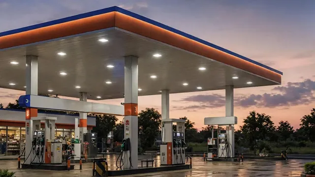 पश्चिम एशिया संकट का असर: कच्चे तेल की कीमतों में उछाल से तेल कंपनियों को भारी घाटा