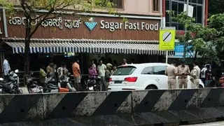 बेंगलुरु के कोरमंगला में लग्जरी कार के भीतर मिला 46 वर्षीय व्यक्ति का शव