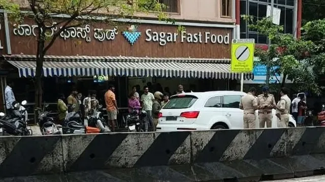 बेंगलुरु के कोरमंगला में लग्जरी कार के भीतर मिला 46 वर्षीय व्यक्ति का शव