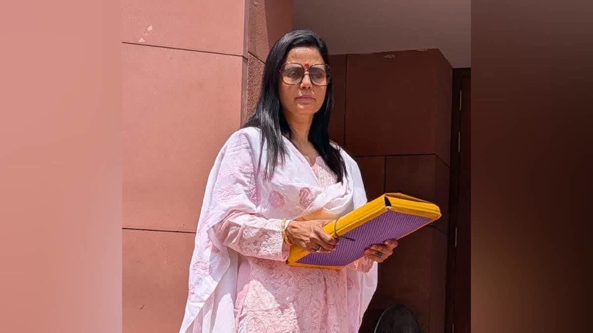 महुआ मोइत्रा के मुस्लिम अधिकारियों के साथ भेदभाव के आरोपों पर राजनीति गरड़ाई, भाजपा ने नकारा