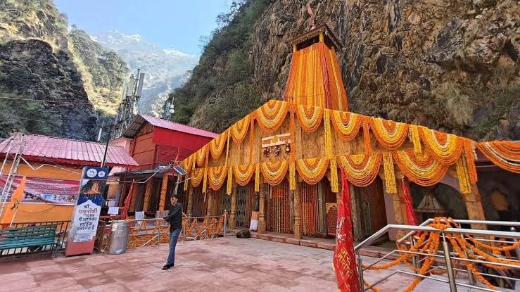 यमुनोत्री धाम में रिकॉर्ड श्रद्धालुओं और आय के बीच बदहाल व्यवस्थाओं पर उठे सवाल