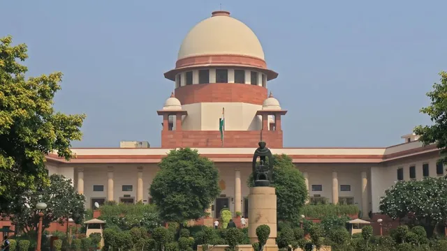 सुप्रीम कोर्ट ने चुनाव आयोग को TMC के नाम और चुनाव चिह्न विवाद पर समय-सीमा तय करने का निर्देश दिया