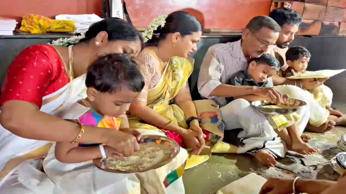 केरल में विजयदशमी पर पारंपरिक विद्यारंभ समारोह, हजारों बच्चों ने की शिक्षा की शुरुआत