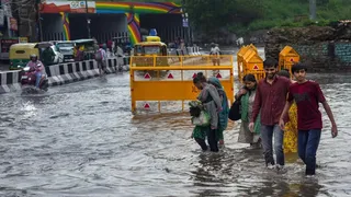 चक्रवाती तूफान और पश्चिमी विक्षोभ का असर, देश के कई राज्यों में बदला मौसम और लुढ़का पारा