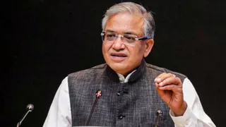 चुनाव आयोग के समर्थन में आए 124 पूर्व नौकरशाह, कहा- बिना सबूत के आरोप लगाना गलत