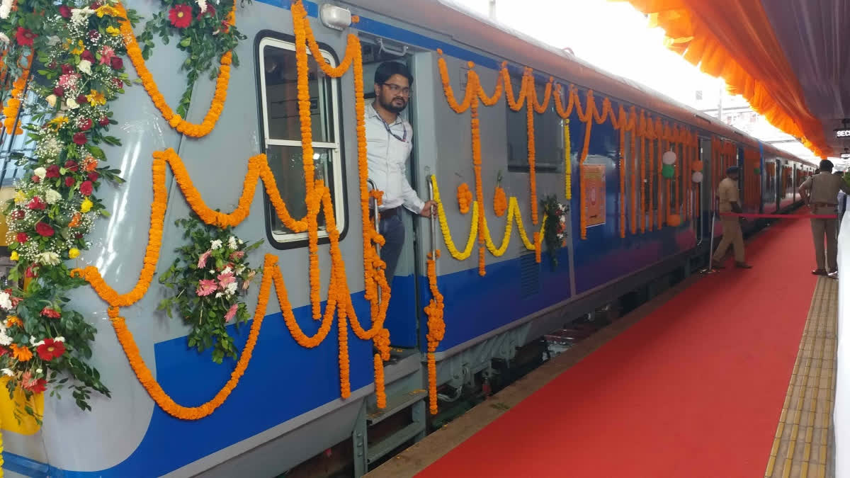 छत्तीसगढ़: रायपुर से कुरुद के लिए नई ट्रेन सेवा शुरू, मुख्यमंत्री ने दिखाई हरी झंडी