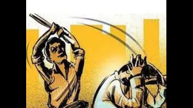 प्रतापगढ़ के डेरवा बाजार में रुपये के लेनदेन को लेकर व्यापारियों में मारपीट, पुलिस के सामने चले लात-घूसे