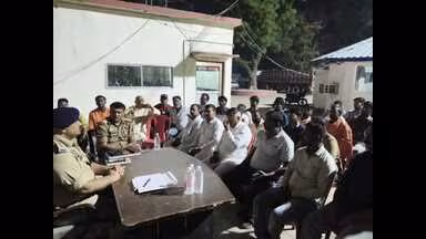 मऊ में दीवाली और प्रतिमा विसर्जन को लेकर पुलिस प्रशासन सतर्क, डीजे के नियमों पर सख्ती
