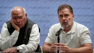 विधान परिषद चुनावों में कांग्रेस की करारी हार, चार राज्यों में नहीं खुला खाता