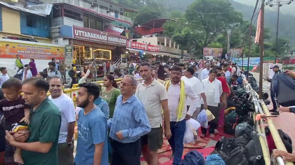 हनुमान अंश फिल्म के बाद नैनीताल के कैंची धाम में उमड़ी भारी भीड़